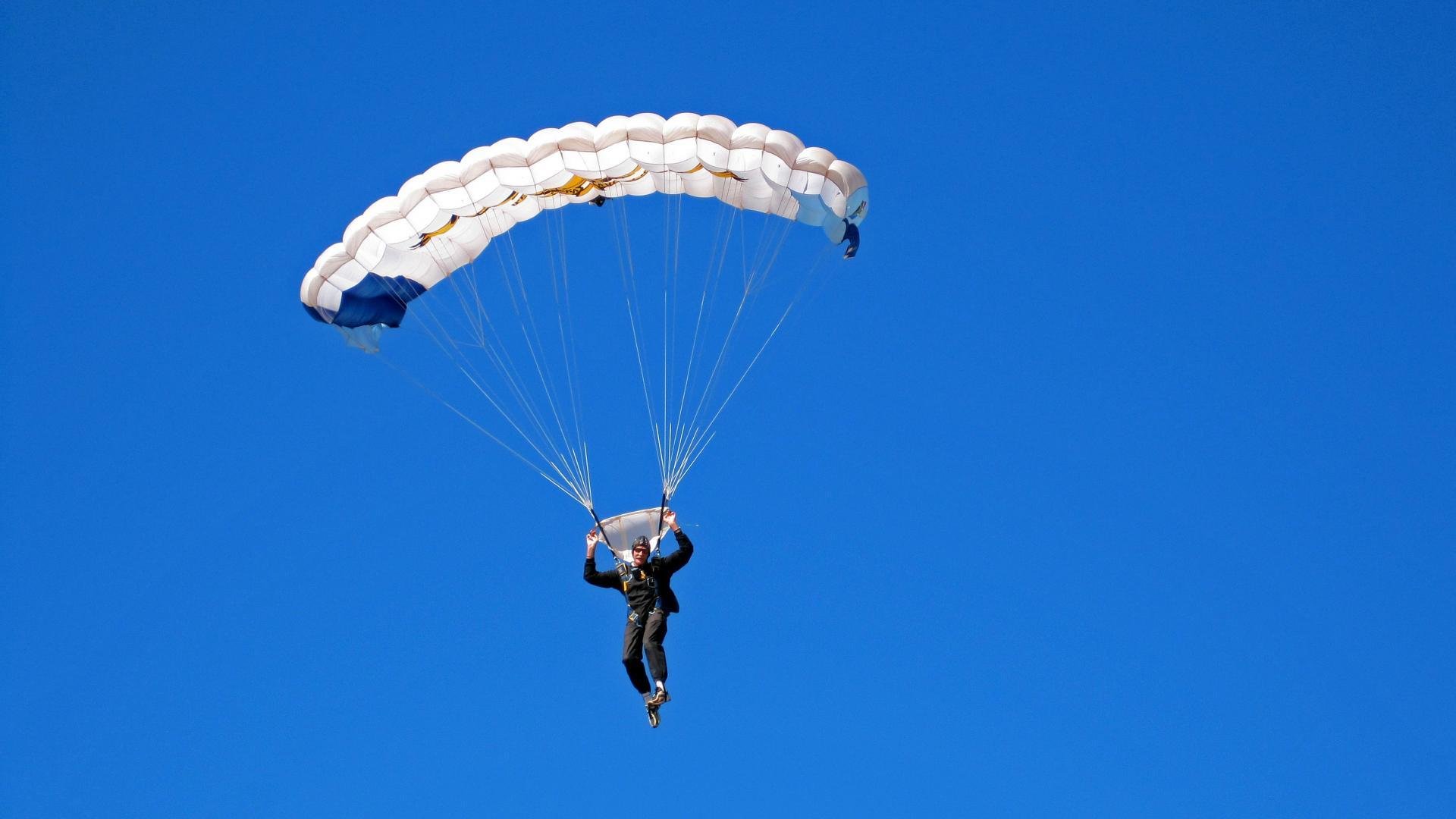 开云体育最新地址-《2025电竞新技术展望：下一代硬件与软件创新》，电竞未来的趋势